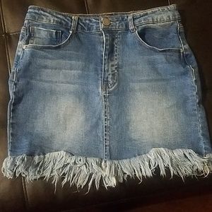 Fringe denim skirt.